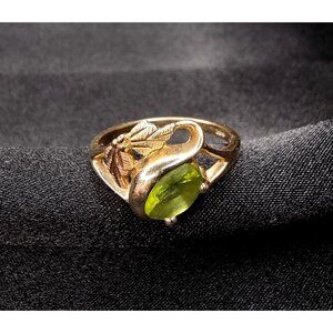 Vintage 10K Gold Ring With Peridot & Leaf Detail Size 7.5